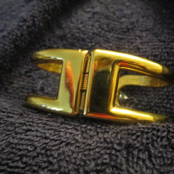 Snap it on or off in a second - Picture 4 of 9